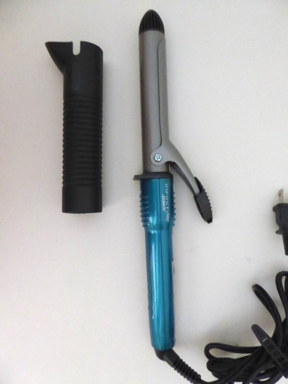 CONAIR INFINITI PRO CERAMIC CURLING IRON 1” (RARELY USED) TEAL & SILVER